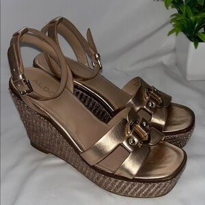 Aldo Gold Wedge Sandals with Buckle Detail used good condition